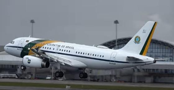 Avião de Lula enfrenta problemas técnicos após decolar no México