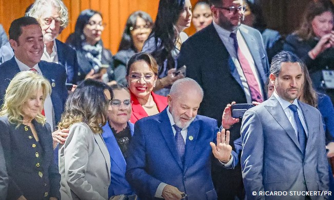 Após troca de aeronave, Lula retorna ao Brasil
