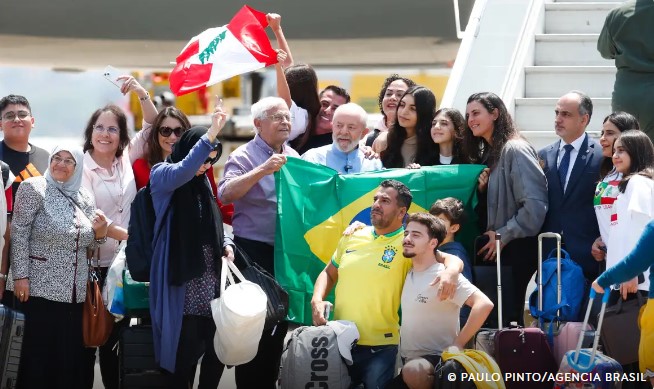 Repatriados do Líbano são recebidos por Lula em São Paulo