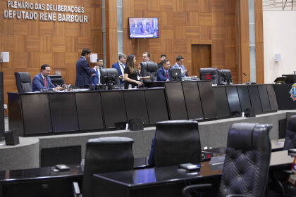 Deputados aprovam lei orçamentária de 2025