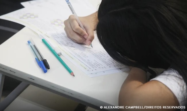 Mais de 900 mil alunos fazem prova da 2ª fase neste sábado