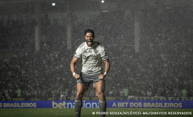 Hulk decide com golaço e Atlético está na final da Copa do Brasil