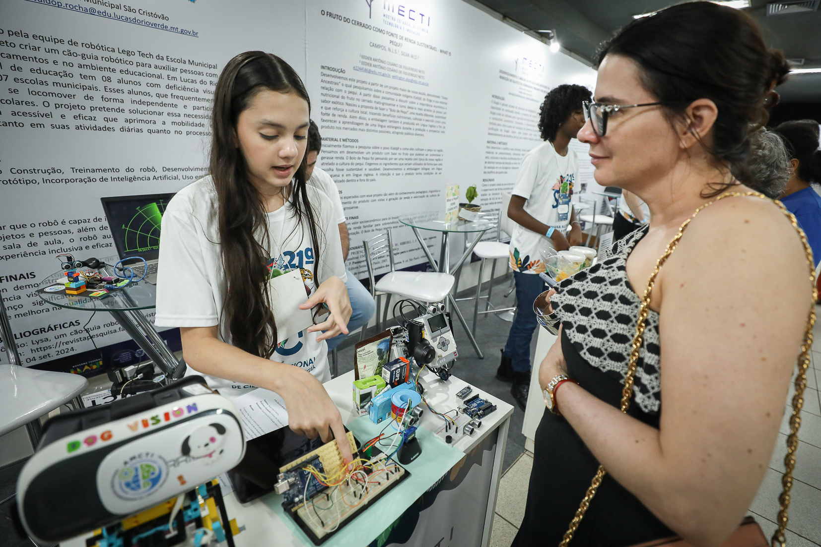Semana Nacional de Ciência e Tecnologia premia 54 estudantes e professores com dinheiro, bolsas e troféus