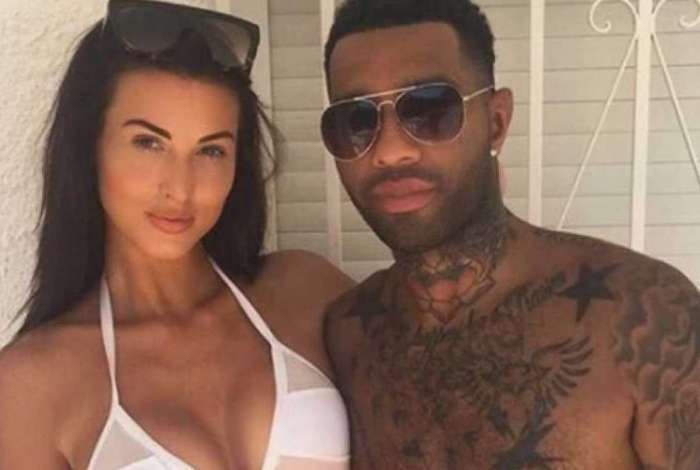 Jogador revela taxa por 'aluguel de mulheres' e sexo a três com craque inglês 