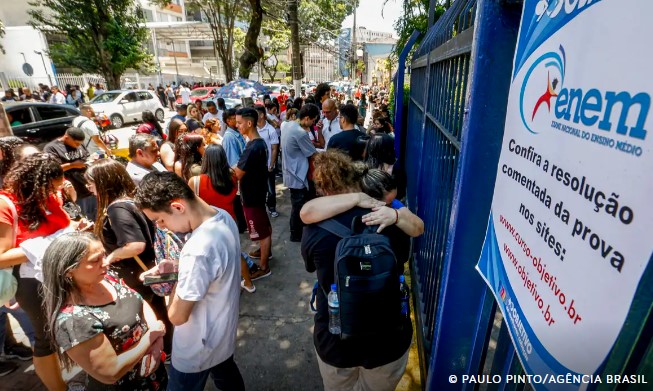 Mais de 4,3 milhões de candidatos participam hoje do Enem 2024