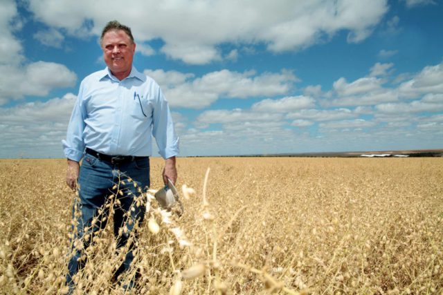 Credores bloqueiam dinheiro de venda de terras de Olacyr de Moraes para empresa de Blairo Maggi
