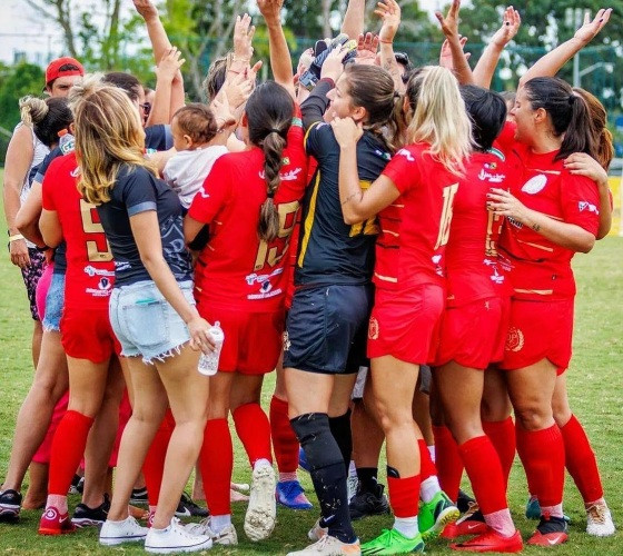 Delação Premiada FC leva a taça do ALIFA 2024 nos pênaltis