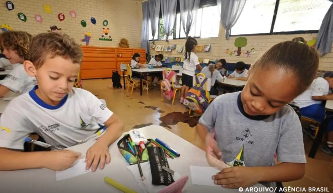 Brasil aumenta investimento público em educação
