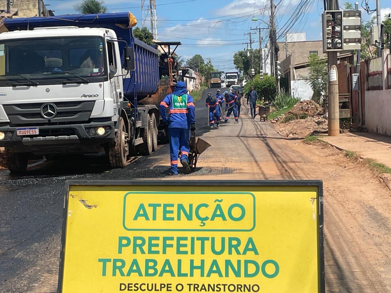 Processo de aplicação de massa asfáltica no Parque Cuiabá entra na reta final e Emanuel Pinheiro destaca melhorias na infraestrutura da cidade