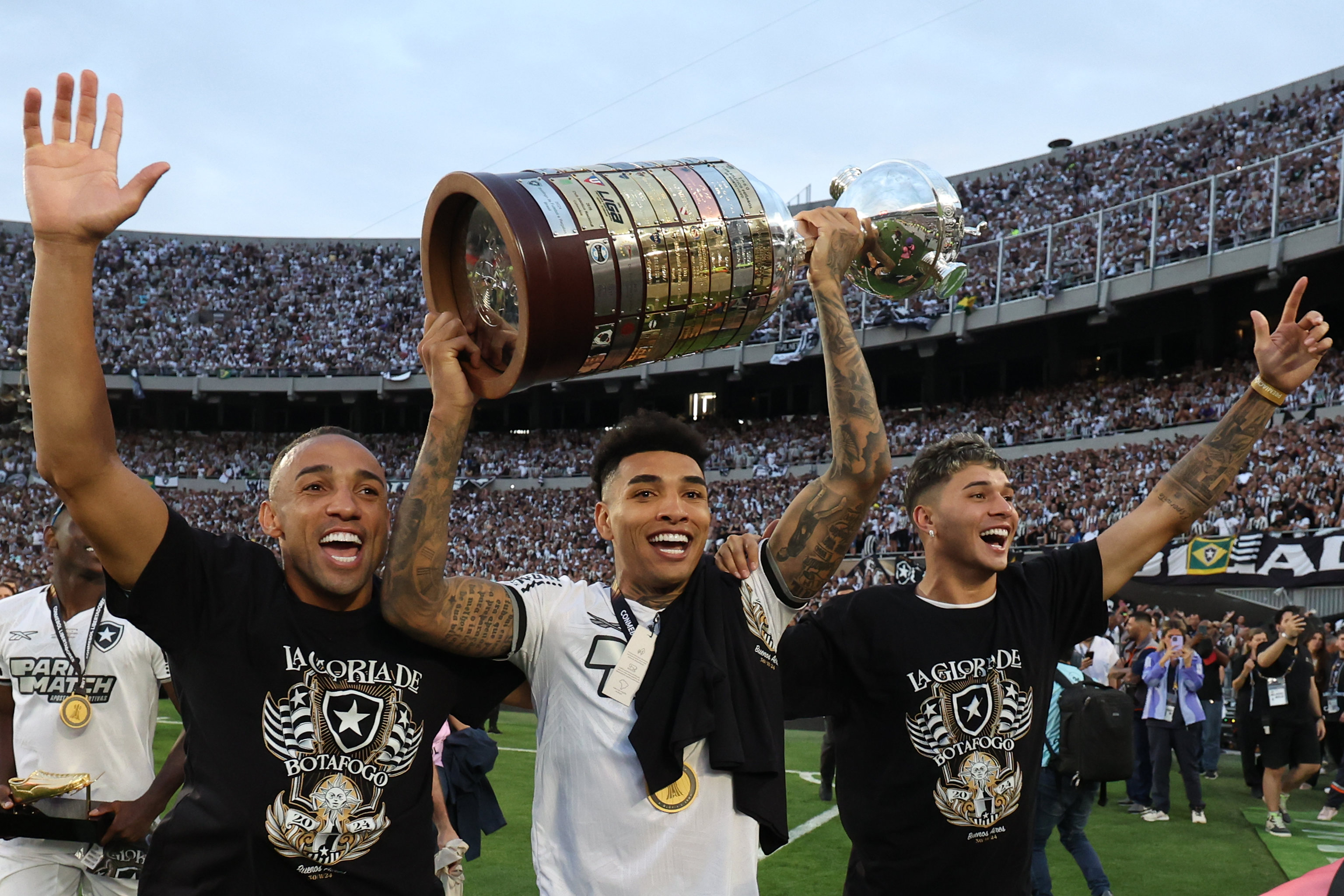 Igor Jesus e Cuiabano entram para a história ao conquistar a primeira Libertadores do Botafogo