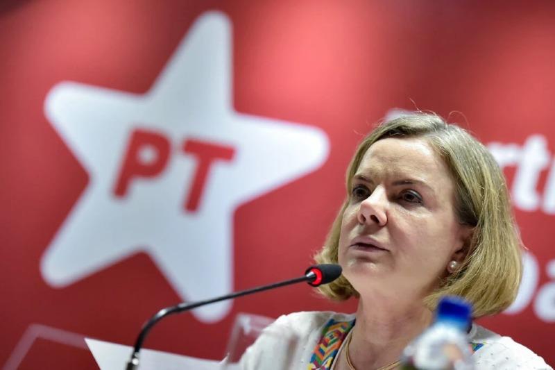 Gleisi ataca instituto de pesquisa por revelar fracasso de Lula