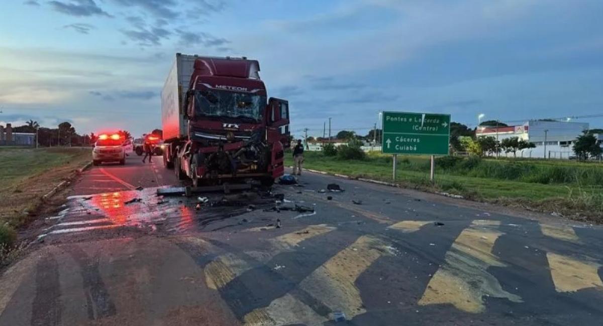 VIDEO: Caminhoneira morre em colisão entre dois caminhões na BR-174, em Pontes e Lacerda