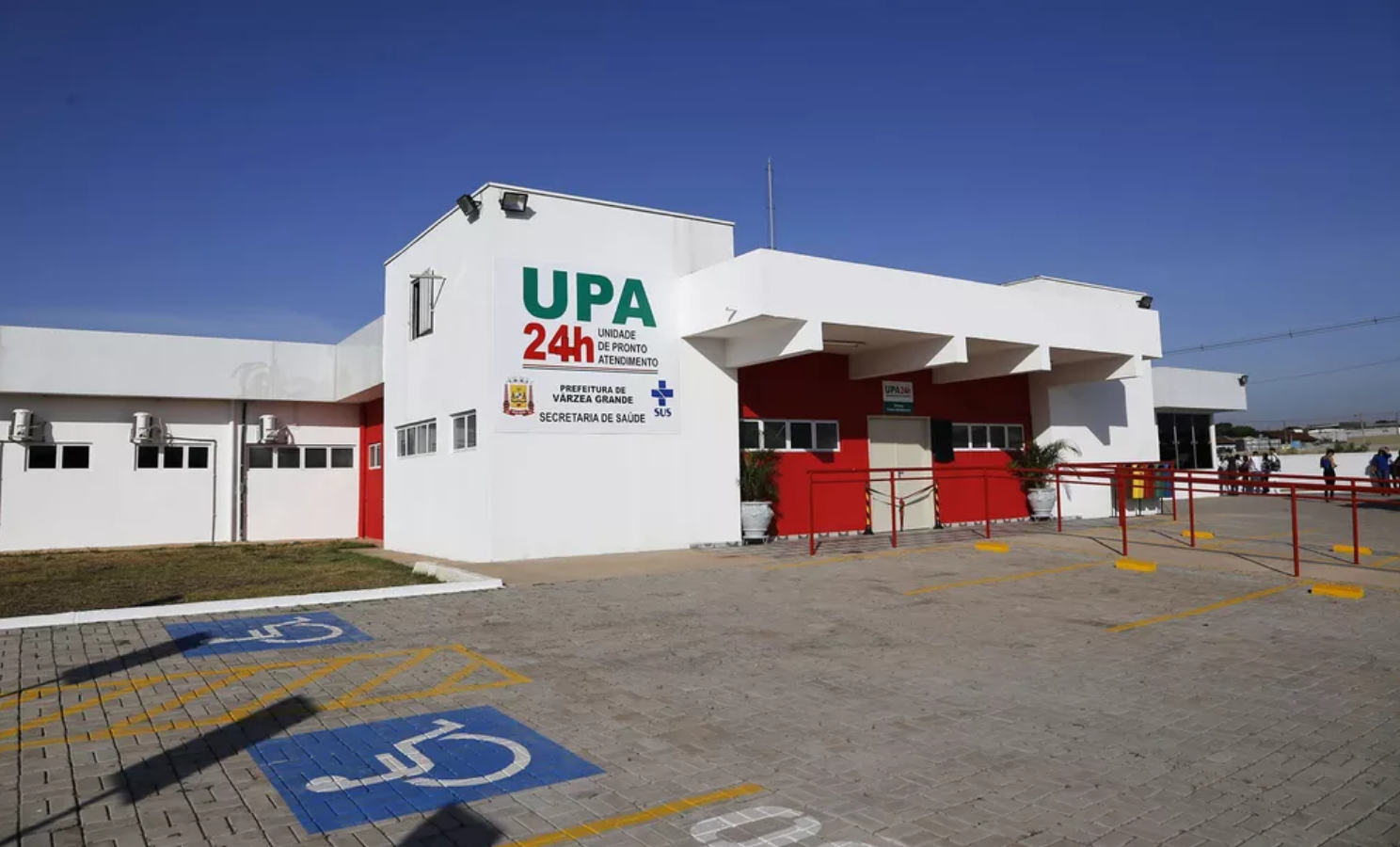 Homem é preso após causar confusão na UPA do Ipase, em Várzea Grande, ao saber da morte da mãe