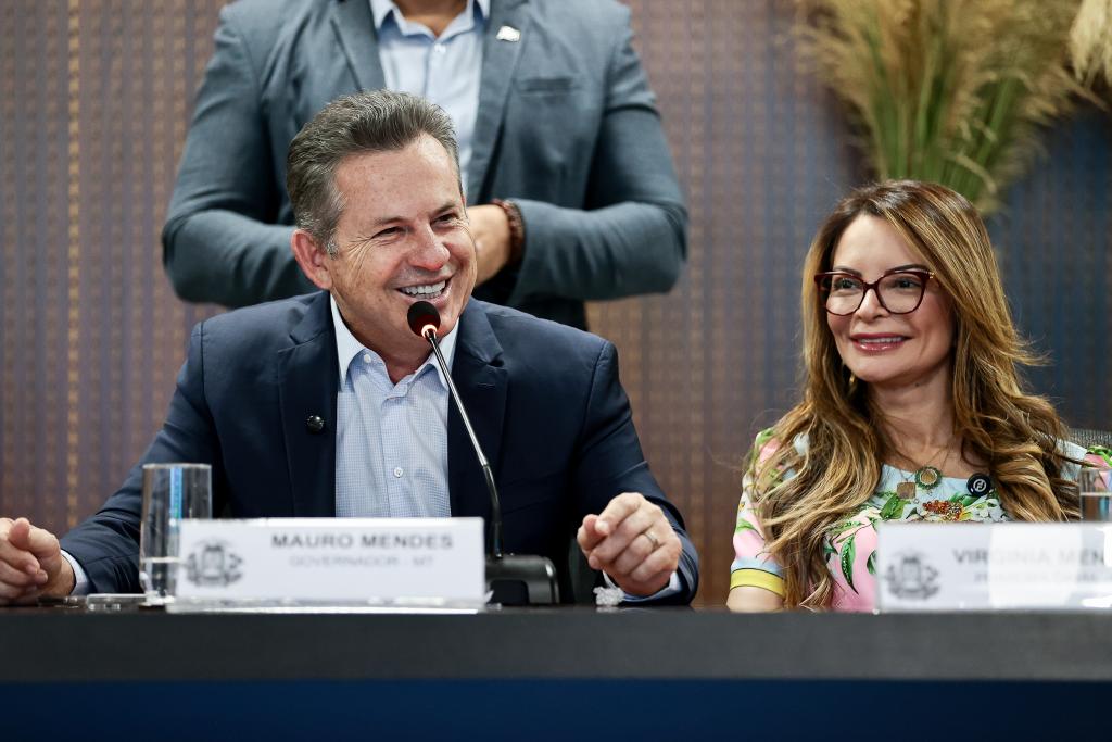 Governador e primeira-dama entregam casas em Novo Horizonte do Norte e lançam SER Família Fé e Vida em Sorriso