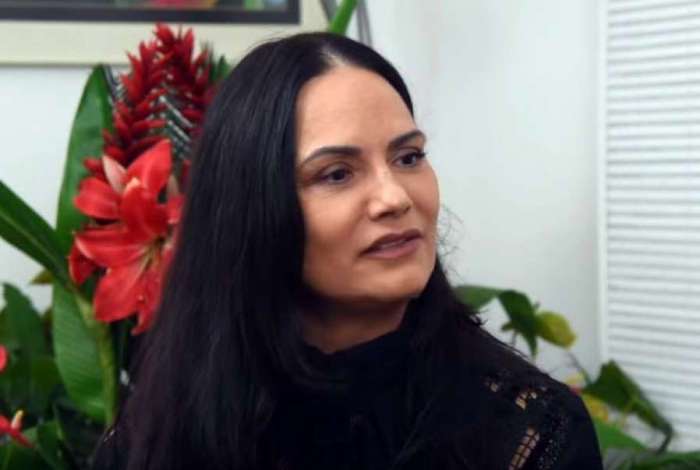 Luiza Brunet  não gosta de comentário sbre ex-marido e detona Luciana Gimenez e Val Marchiori