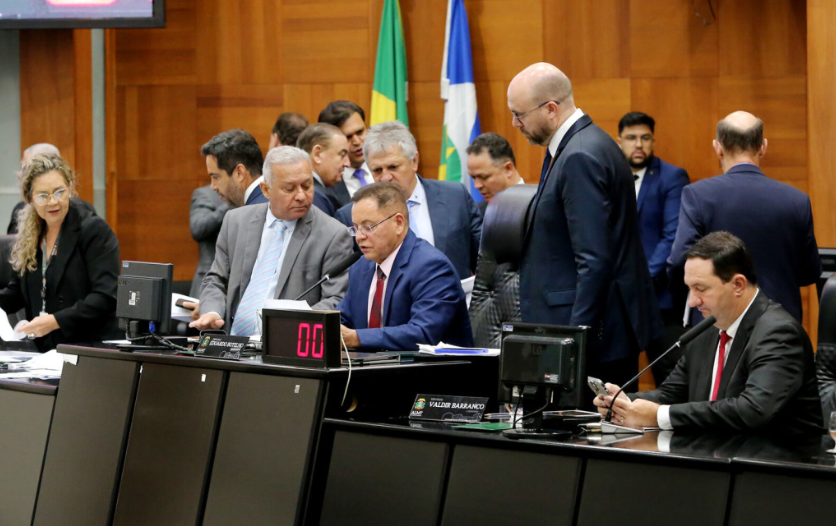 ALMT aprova verba extra de 50% para deputados que ocupam cargos de liderança