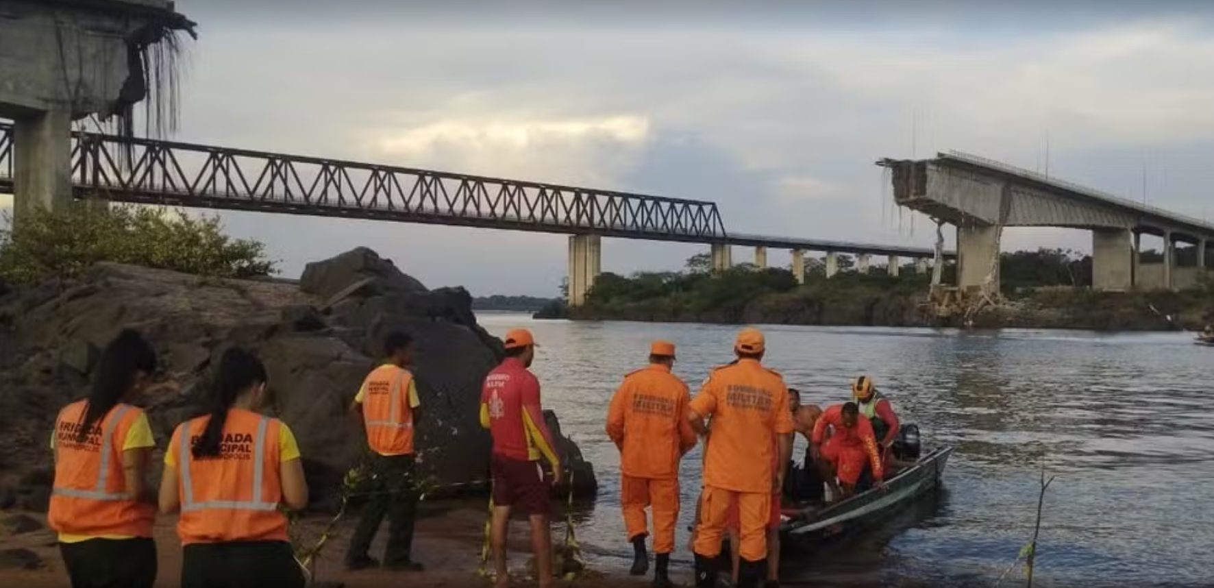 Número de desaparecidos sobe para 12 após desabamento da ponte Juscelino Kubitschek 
