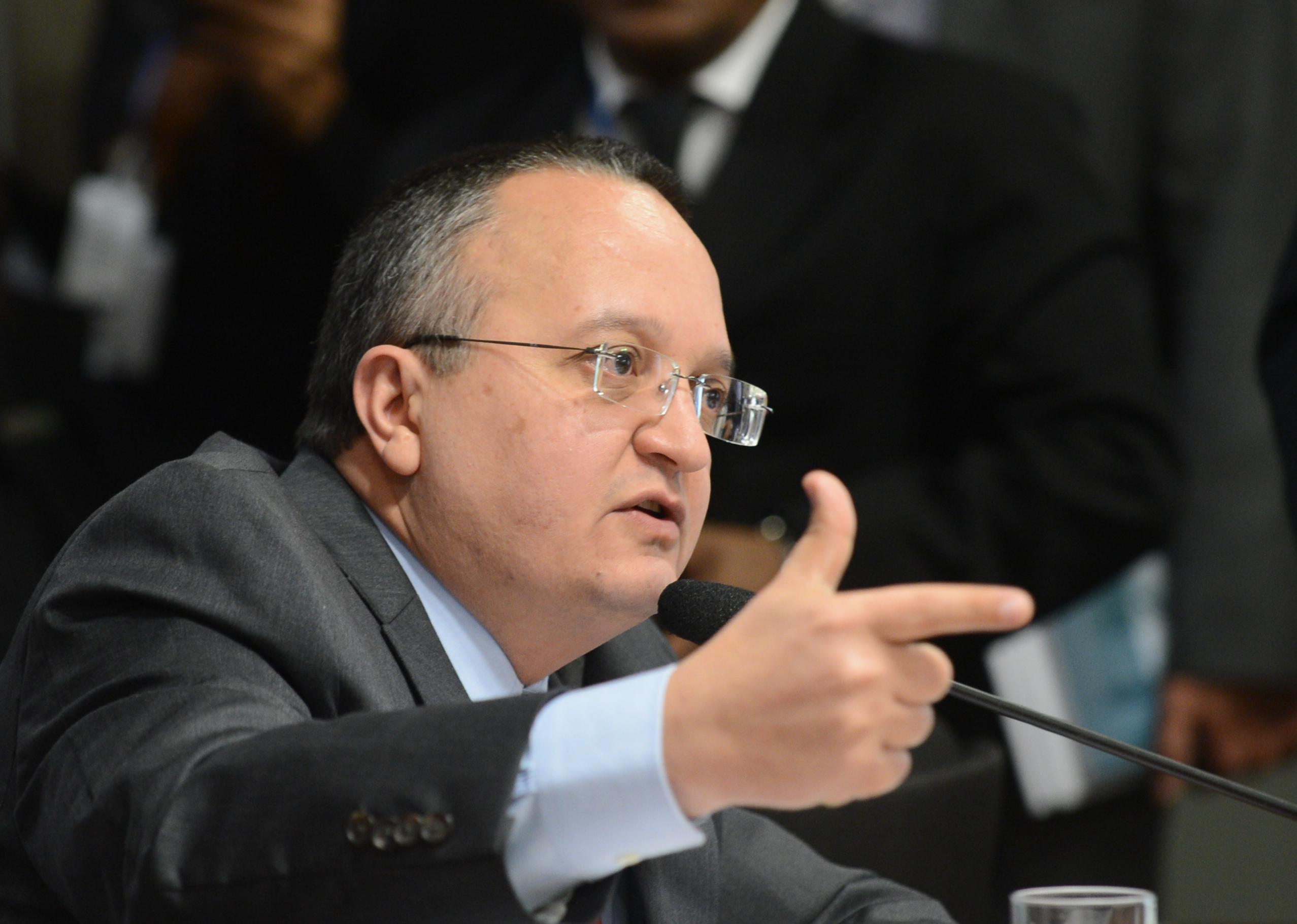 Pedro Taques nega ter 