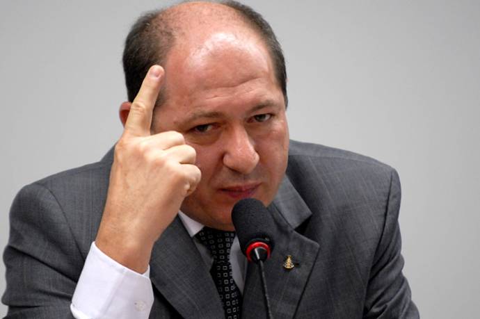 CARRO NA FRENTE DOS BOIS: Pagot e ex-secretário-adjunto são condenados por licitar escola que já estava construída 