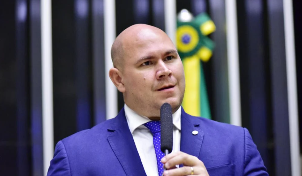 PDT solicita cassação do prefeito Abílio Brunini por abuso de poder econômico e fake news