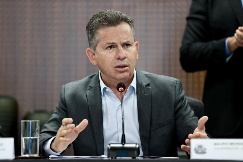 Mauro Mendes orienta prefeitos a assumirem responsabilidades no combate à dengue e demais doenças