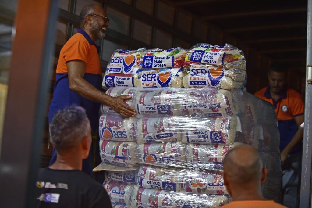  Primeira-dama de MT coordena envio de ajuda emergencial para cidades atingidas pelas chuvas