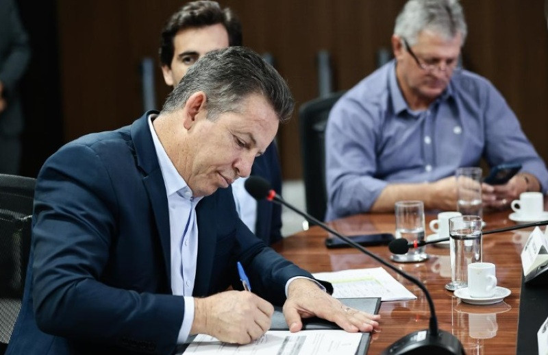 Lei sancionada por Mauro Mendes veta mercadinhos nos presídios e fortalece políticas de segurança