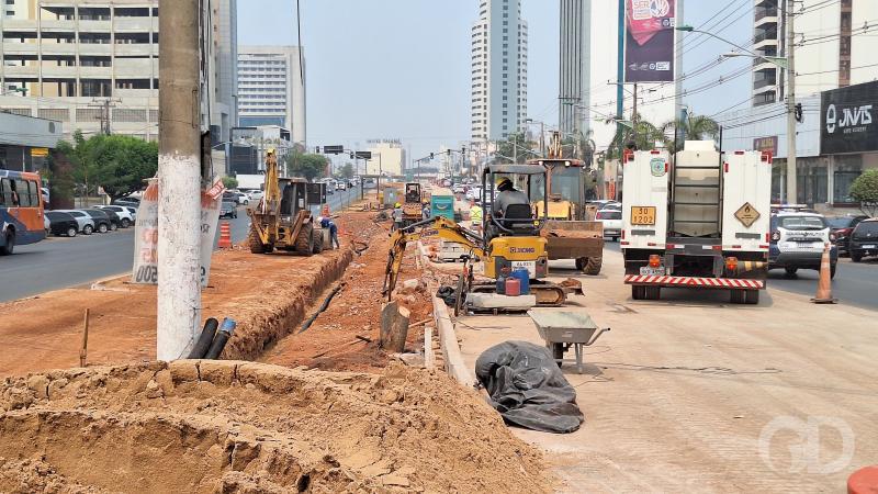 Trabalhadores das obras do BRT de Cuiabá denunciam atrasos salariais e falta de materiais