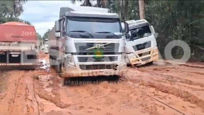 Caminhoneiros atolados na Reserva Indígena do Xingu aguardam resgate urgente