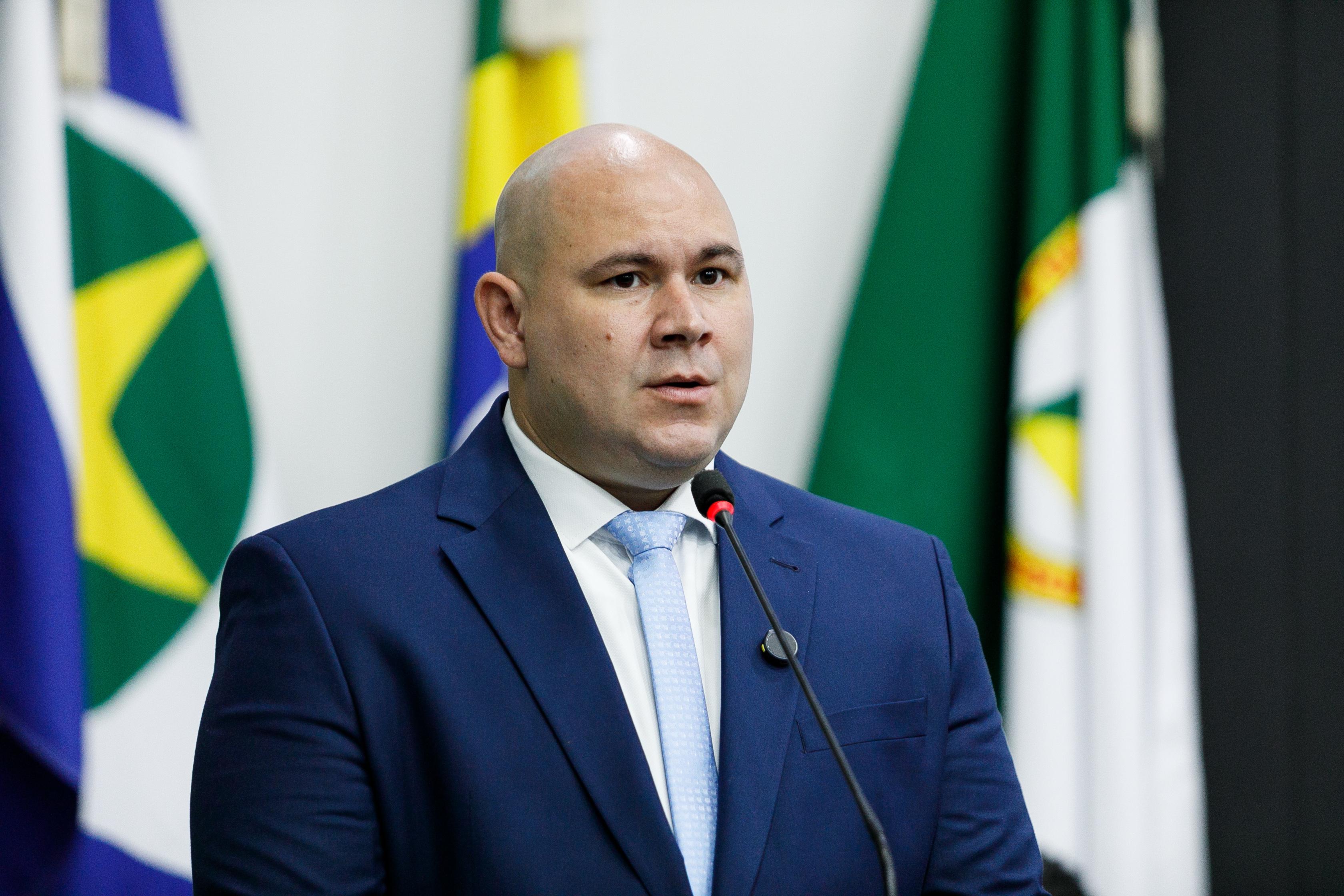 Abílio propõe revogação da taxa do lixo e anuncia mudanças na gestão