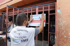 Vigilância fecha bares no Centro de Cuiabá por irregularidades