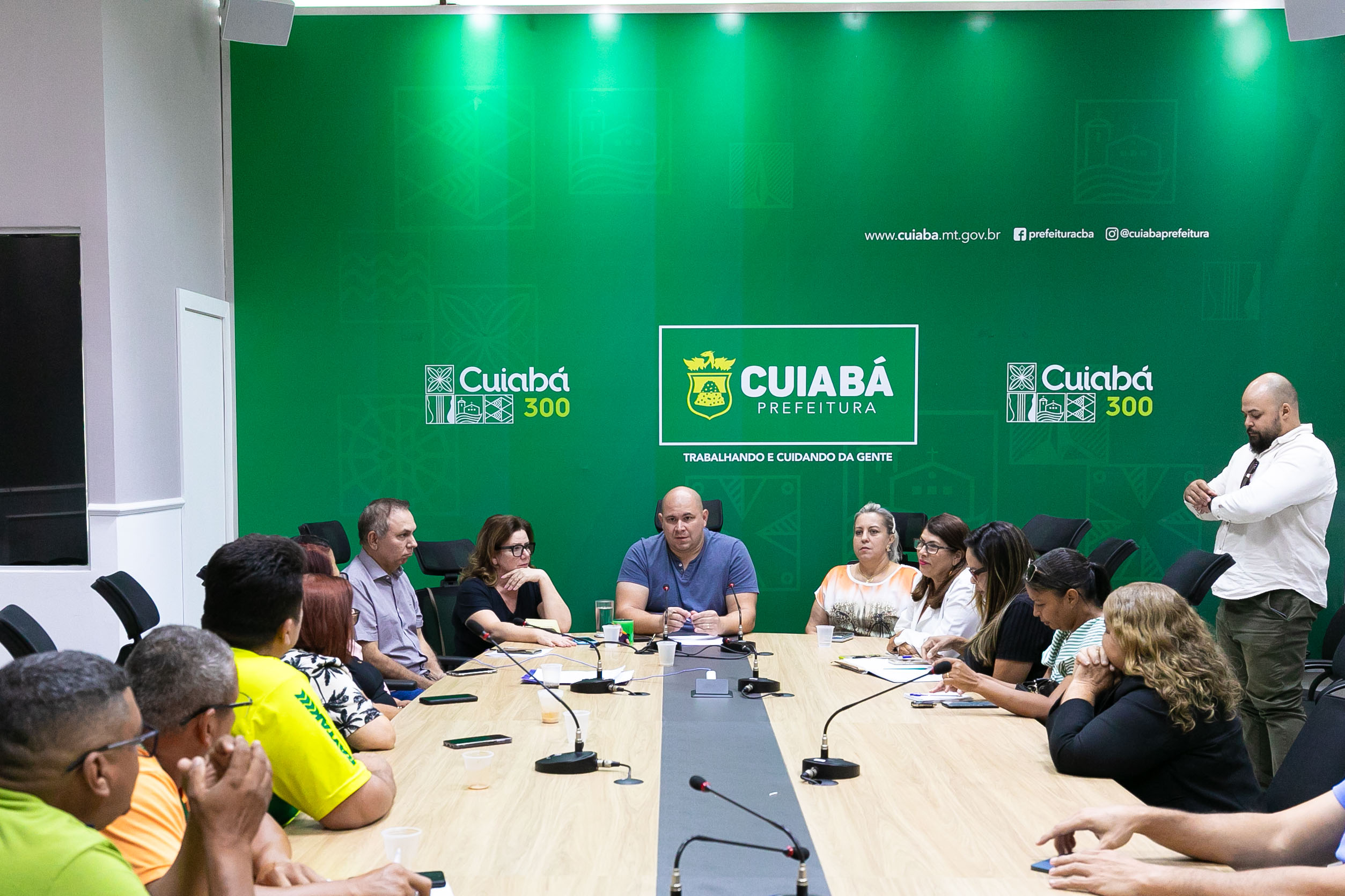 Abilio e reúne com agentes de endemia, anuncia reforço na equipe e avaliação aumento salarial