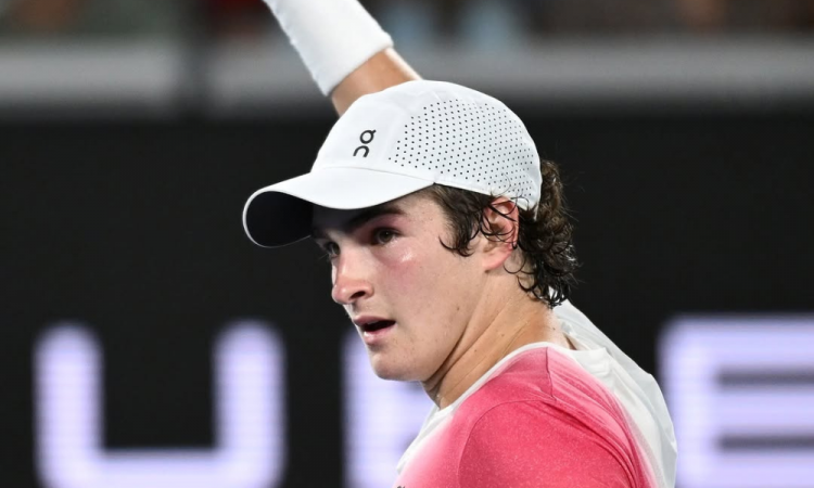 João Fonseca conquista seu primeiro título de ATP com 18 anos em Buenos Aires 