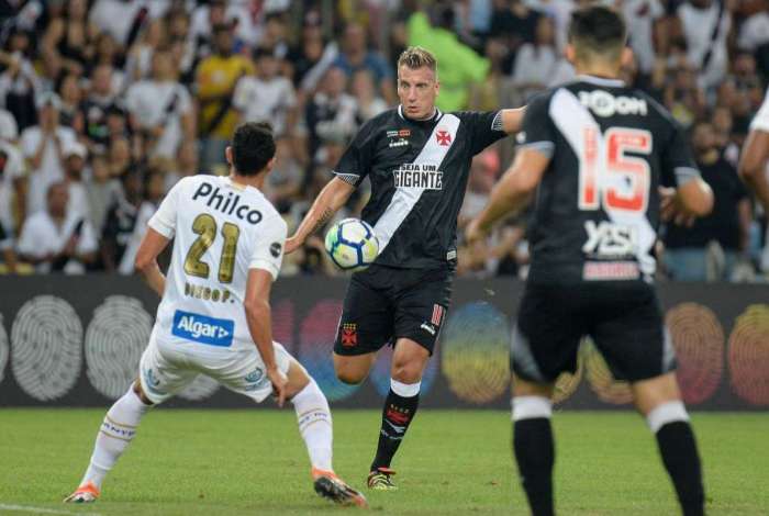Gabigol marca três vezes e Vasco acaba derrotado pelo Santos no Maracanã