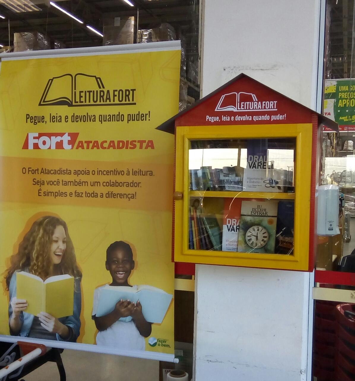 Atacadista estimula compartilhamento de livros por meio de 'Casinhas de Leitura' nas lojas  