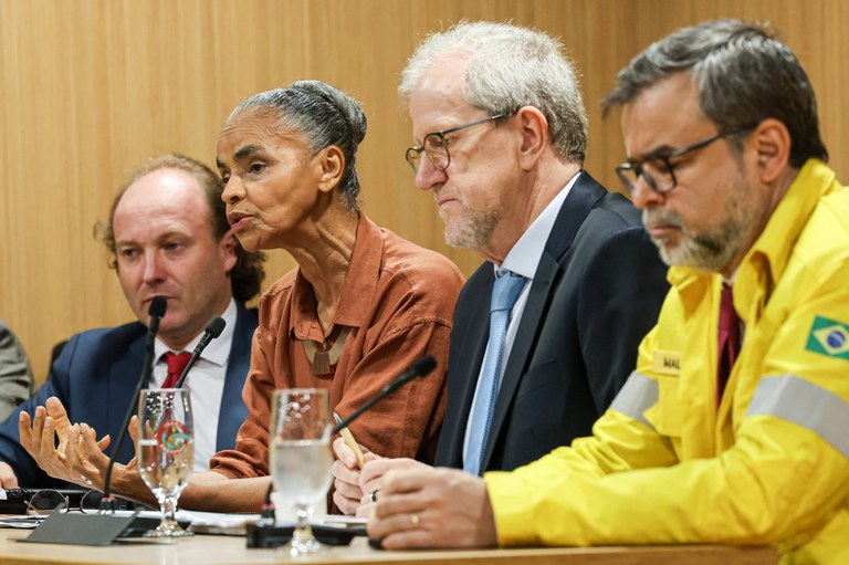 Ministério do Meio Ambiente declara estado de emergência nos biomas como de Mato Grosso que estão sob risco de incêndio florestal 