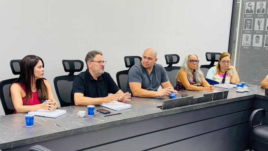 Governo promete auxílio no combate à dengue e chikungunya