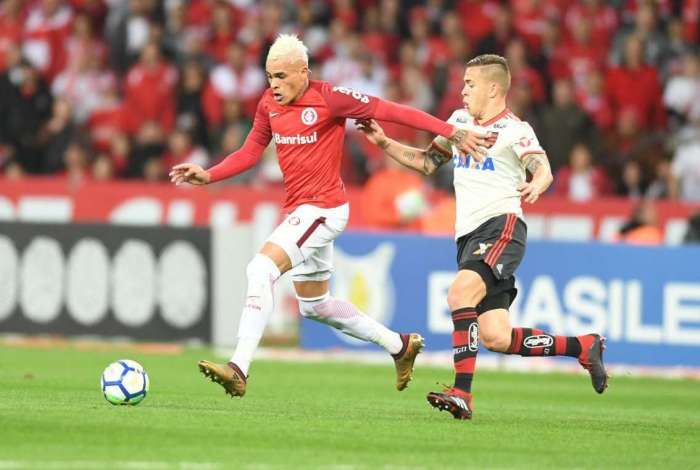 Flamengo perde para o Internacional e cai para a quarta posição do Brasileirão