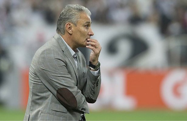 Tite diz ainda não ter virado página da Copa e indica que mudará seleção