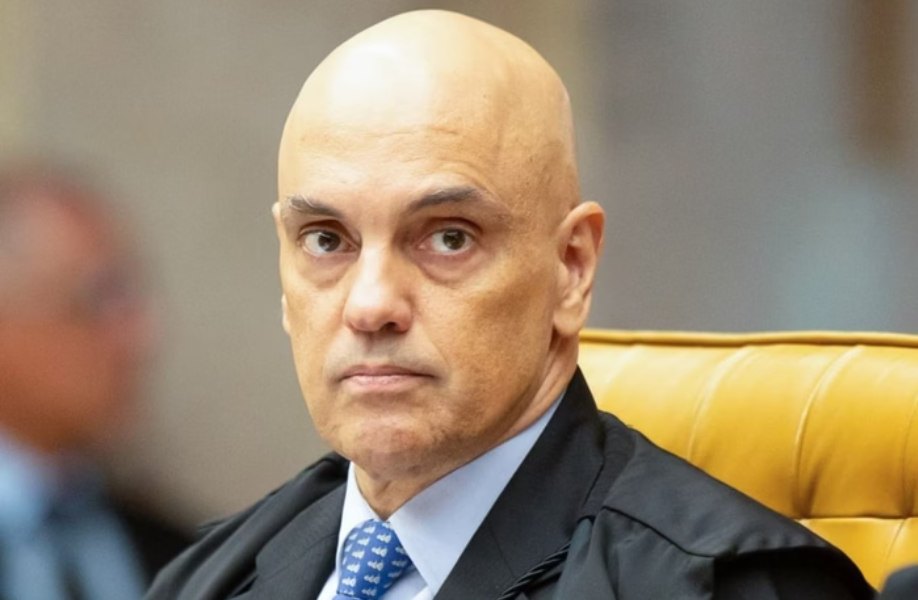 Moraes rejeita pedido de apreensão de passaporte de Eduardo Bolsonaro após solicitação do PT