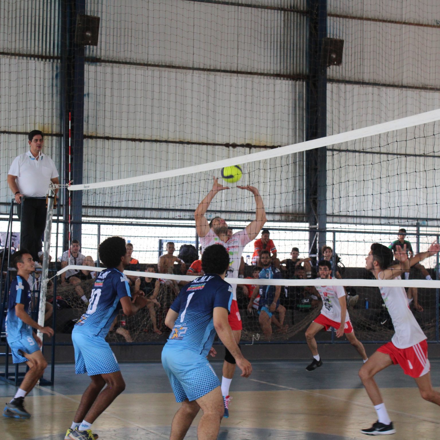 Sesc Arsenal sediará torneios de voleibol juvenil feminino e masculino em abril