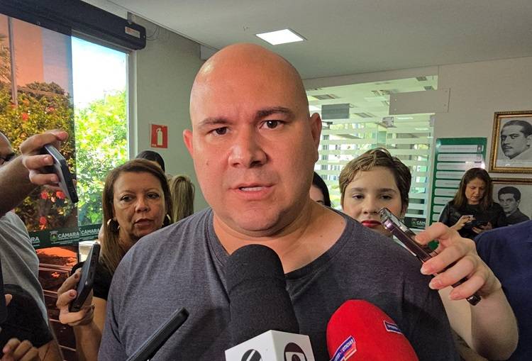 Abílio diz que não chamou população para 