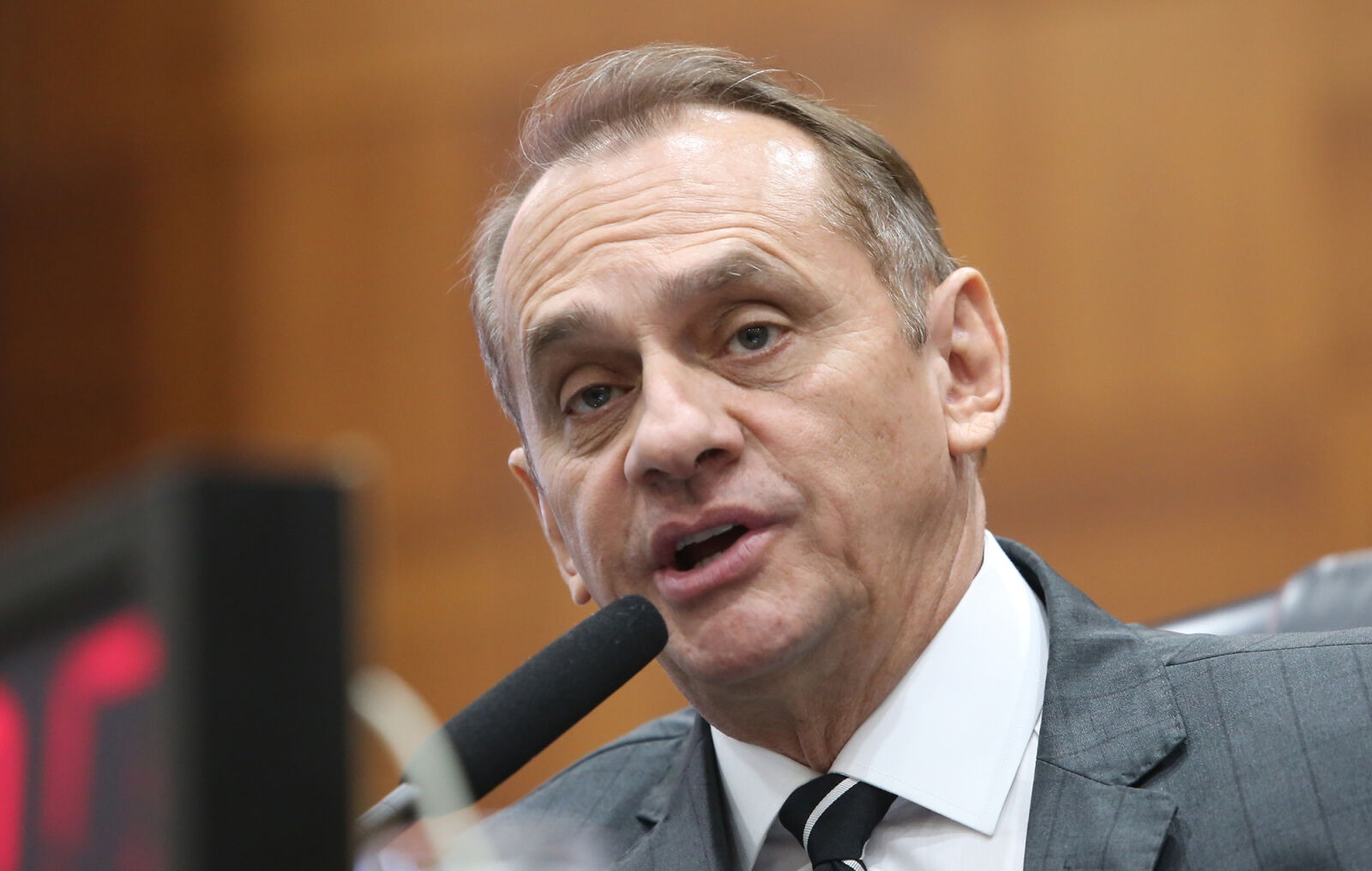 Wilson Santos pressiona secretário de Saúde a garantir fornecimento de canabidiol no SUS