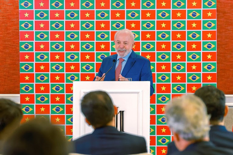  Lula: “Quem tem de vender as coisas do Brasil é o Brasil”