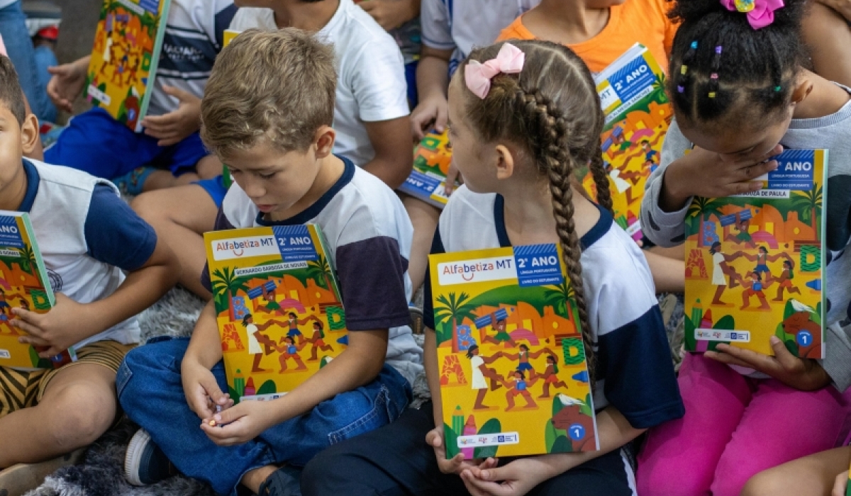 Prefeitura de Jaciara entrega materiais do Programa Alfabetiza MT e reforça compromisso com a educação