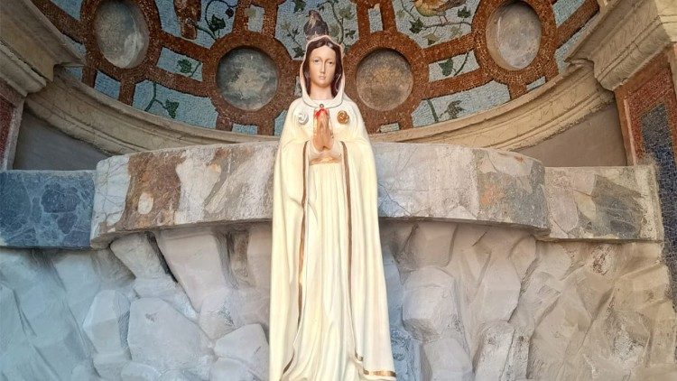 Imagem de Maria Rosa Mística é abençoada no Vaticano