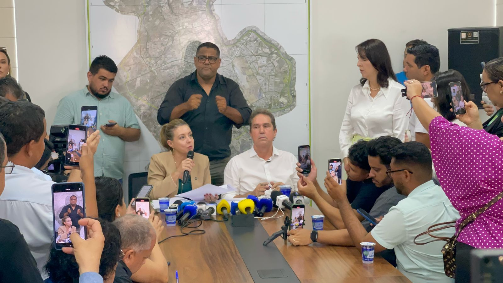Em coletiva, Flávia fala de negociação de dívidas, sabotagem no DAE e novos serviços  
