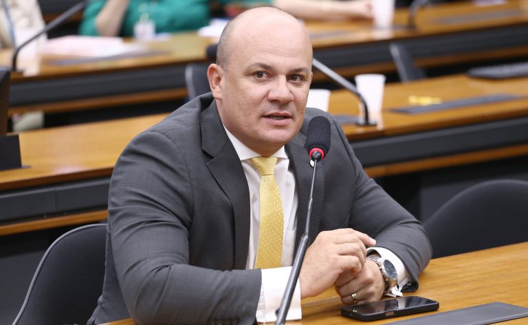 Projeto de deputado federal da PB cria programa de saúde mental para profissionais da segurança pública  