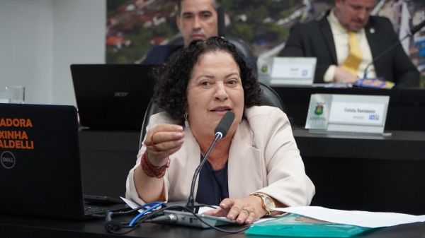 Projeto de Baixinha Giraldelli por salas de descanso para professores é rejeitado na Câmara