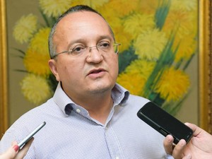  REFORÇO NA SEGURANÇA: Em que pese a crise, Pedro Taques assegura contratação de mais 150 delegados em MT